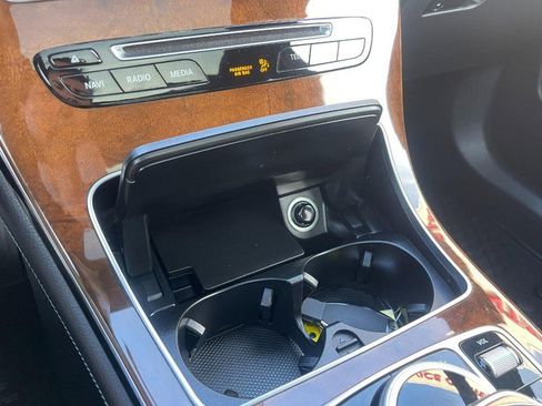 Used 2018 Mercedes-Benz GLC 300 4MATIC image 40