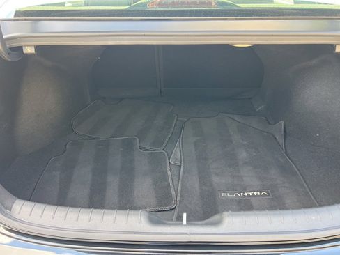 Used 2022 Hyundai Elantra Limited image 27