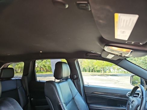 Used 2018 Jeep Grand Cherokee Altitude AWD/4WD image 12