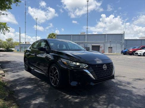 Used 2025 Nissan Sentra SR FWD image 9