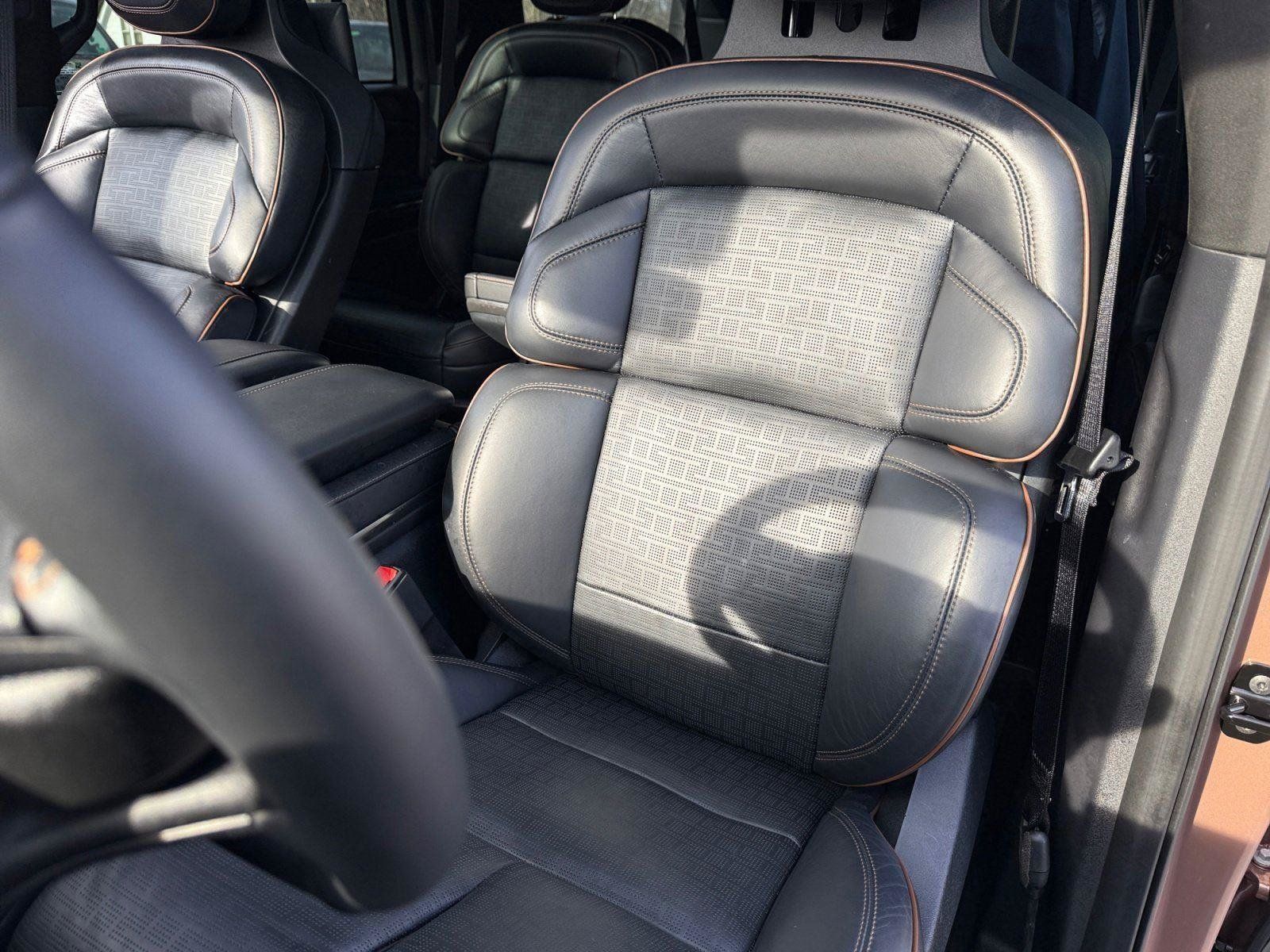 Used 2025 Lincoln Navigator L Black Label AWD/4WD image 21