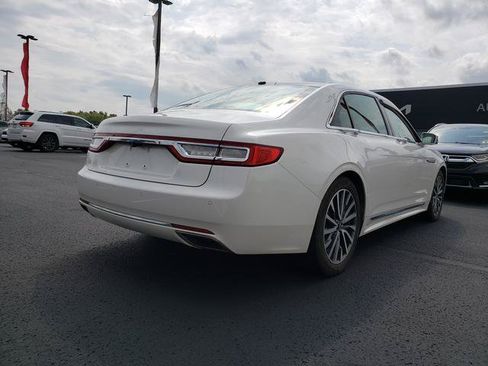 Used 2017 Lincoln Continental Select AWD/4WD image 3