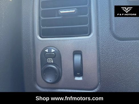Used 2006 Pontiac Torrent 2WD image 16