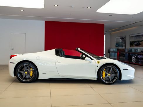 Certified 2015 Ferrari 458 Spider RWD image 7