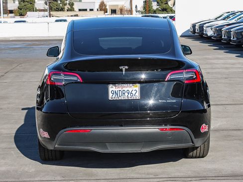 Used 2024 Tesla Model Y Long Range image 8