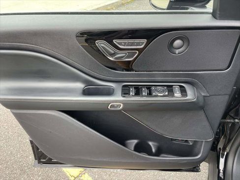 Used 2025 Lincoln Aviator Reserve w/ Illumination Package image 16
