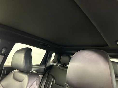 Used 2024 Jeep Compass Latitude w/ Sun and Sound Group AWD/4WD image 13