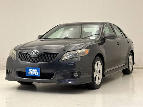 Used 2010 Toyota Camry SE FWD image 2