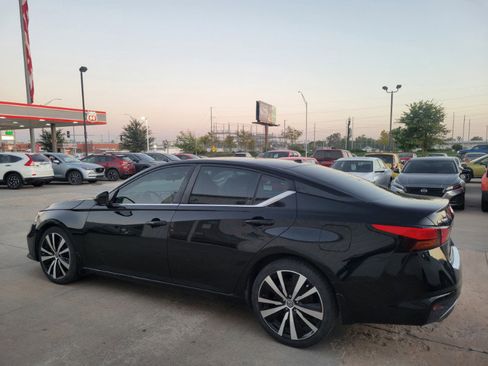 Used 2020 Nissan Altima 2.5 SR w/ Premium Package image 5