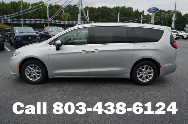 Used 2023 Chrysler Pacifica Touring-L FWD image 24