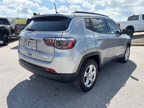 Used 2024 Jeep Compass Latitude AWD/4WD image 6