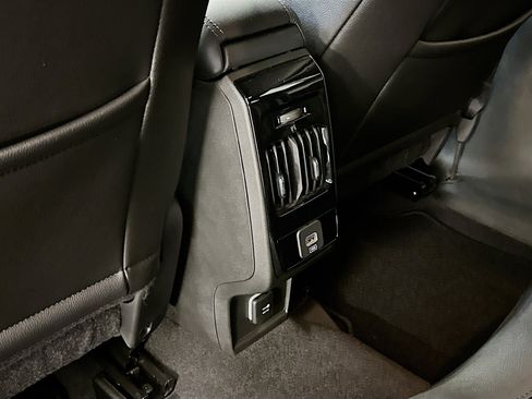 Used 2025 Jeep Compass Limited image 27