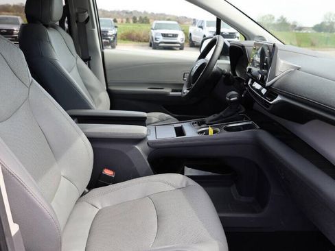 Used 2023 Toyota Sienna Limited AWD/4WD image 15