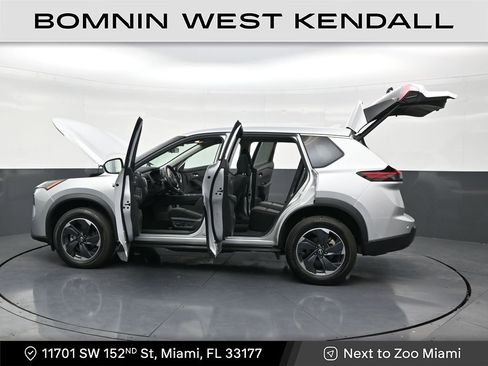 Used 2024 Nissan Rogue SV image 31