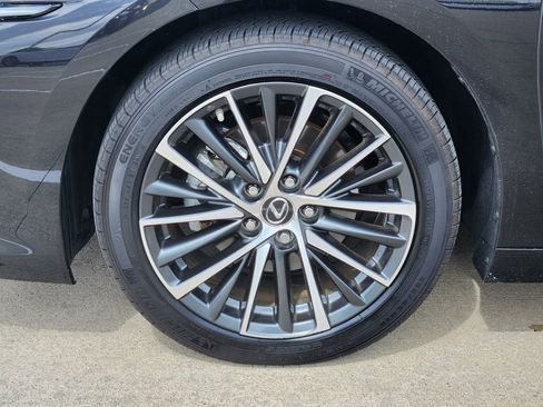 Used 2025 Lexus ES 350 w/ Premium Package image 10