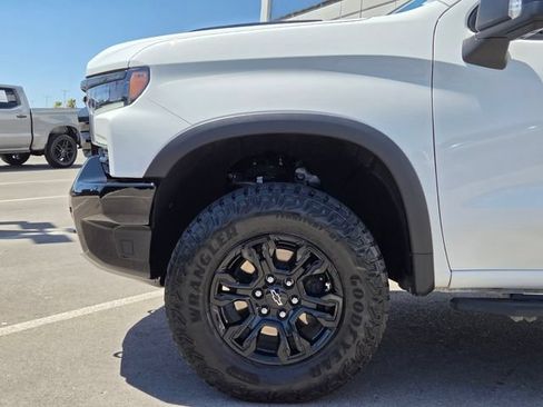 Used 2025 Chevrolet Silverado 1500 ZR2 w/ Technology Package AWD/4WD image 9