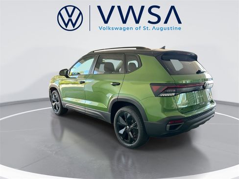 New 2026 Volkswagen Taos SE image 6