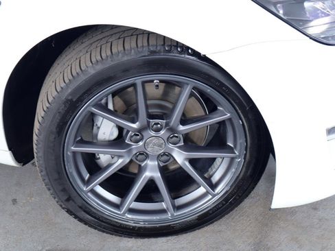 Used 2022 Tesla Model 3 Long Range AWD/4WD image 3