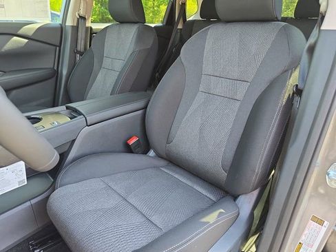 Certified 2025 Nissan Rogue SV FWD image 15