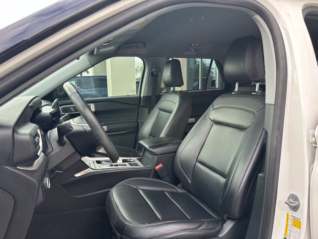 Used 2023 Ford Explorer XLT w/ Equipment Group 202A RWD image 12