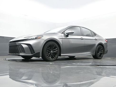 Used 2025 Toyota Camry SE w/ Multimedia Upgrade Package image 12