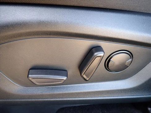 Used 2020 Ford Explorer XLT image 14