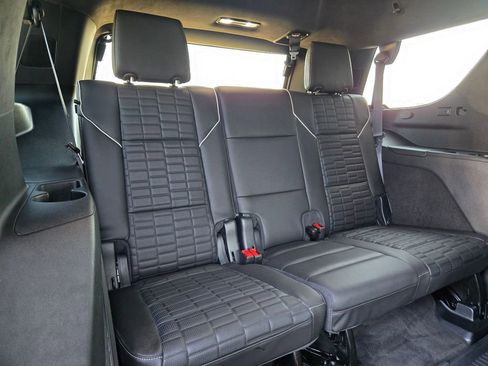 Used 2023 Cadillac Escalade Sport Platinum w/ LPO, ONYX Package image 32