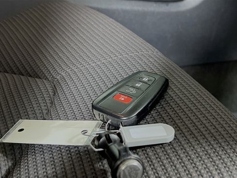 Used 2023 Toyota Highlander LE image 36