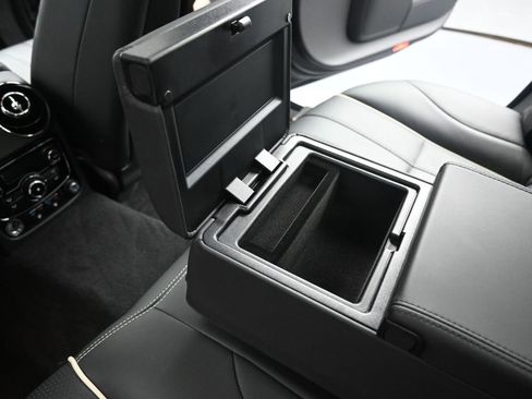 Used 2011 Jaguar XJ L image 17