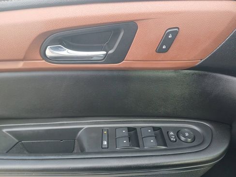 Used 2015 Chevrolet Traverse LT image 8