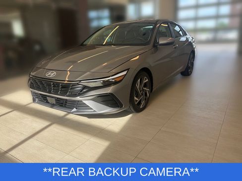 Used 2025 Hyundai Elantra Limited FWD image 4