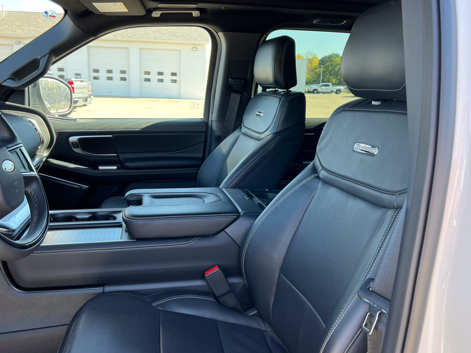Used 2025 Ford Expedition Max Platinum w/ Stealth Performance Package AWD/4WD image 4