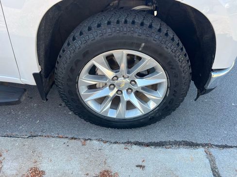 Used 2019 Chevrolet Silverado 1500 LTZ w/ LTZ Premium Package AWD/4WD image 11