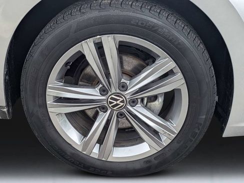 Used 2024 Volkswagen Jetta SE FWD image 11