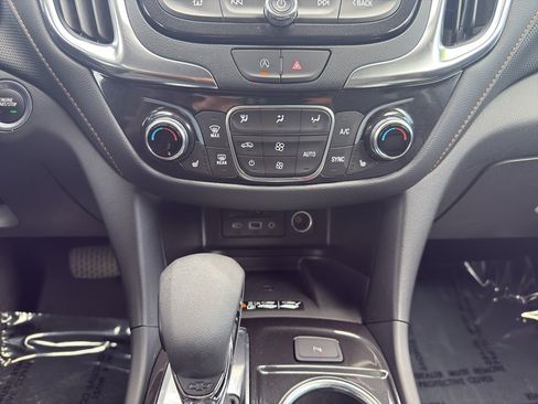 Used 2022 Chevrolet Equinox Premier FWD image 23