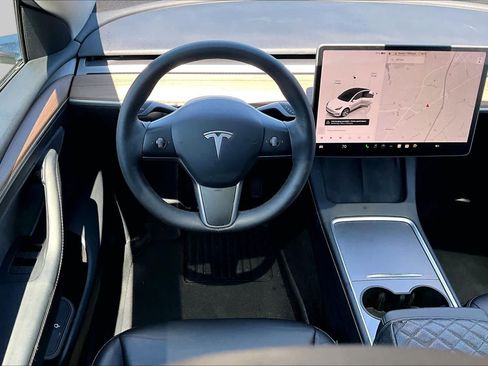 Used 2022 Tesla Model Y Long Range AWD/4WD image 6
