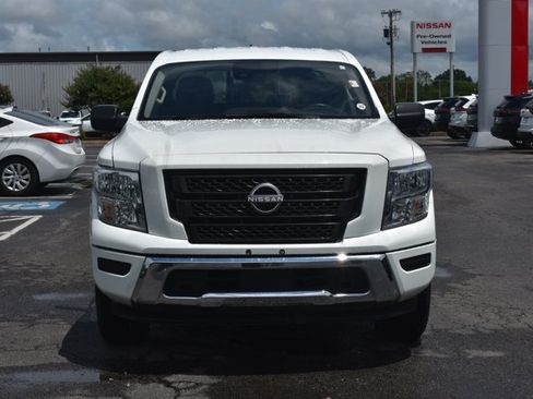 Used 2023 Nissan Titan SV RWD image 2