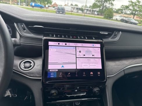 Used 2022 Jeep Grand Cherokee L Limited image 19