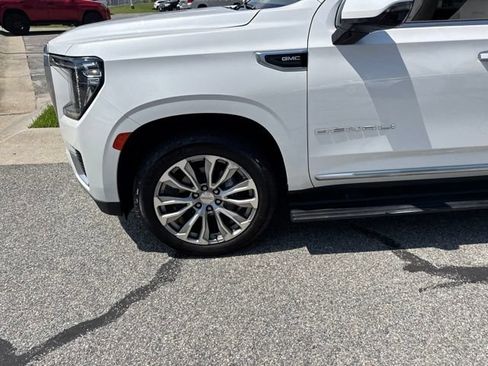 Used 2021 GMC Yukon XL Denali w/ Denali Premium Package AWD/4WD image 4