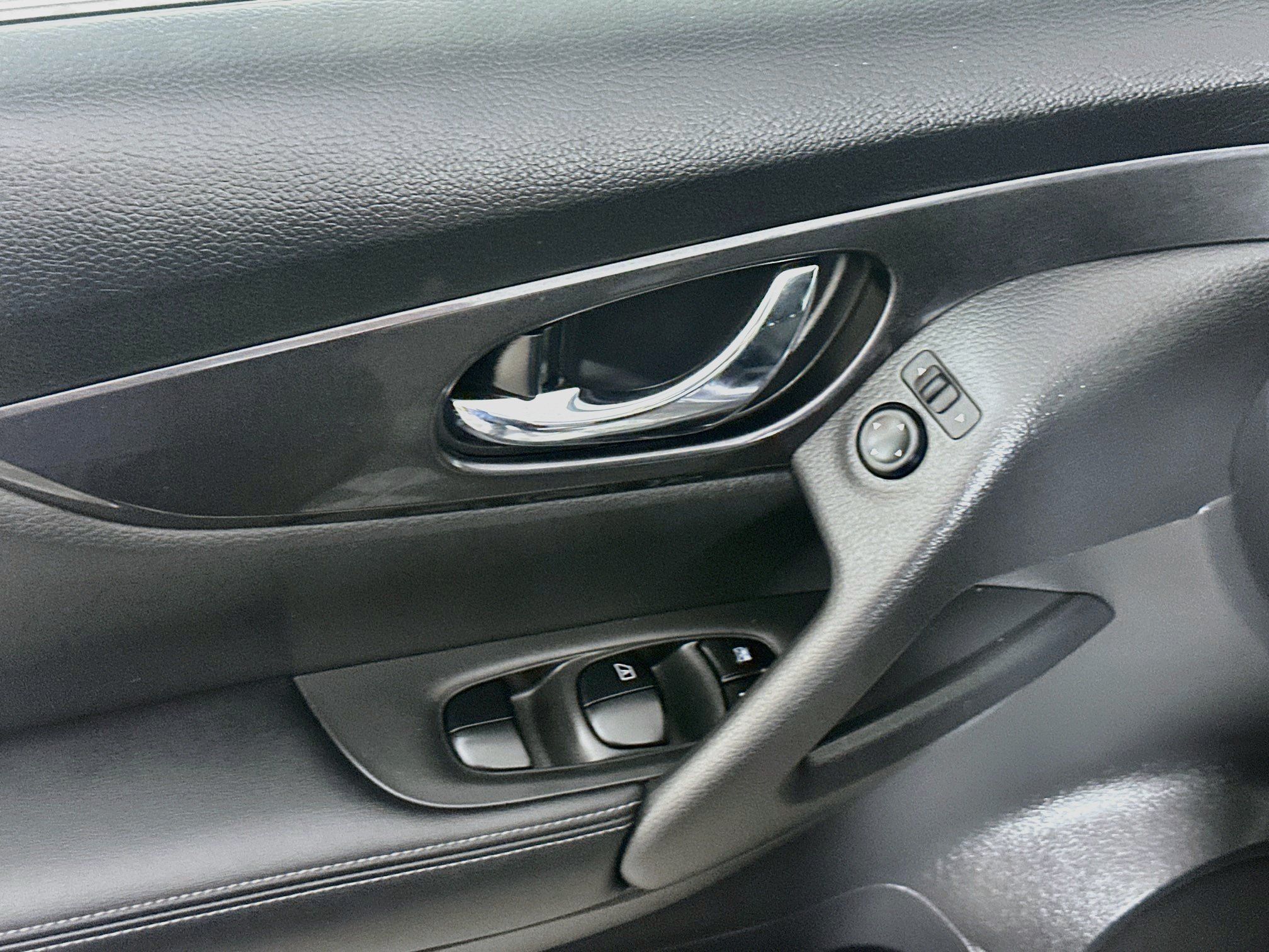 Used 2019 Nissan Rogue SV FWD image 15