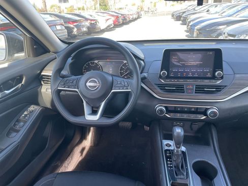 Used 2025 Nissan Altima 2.5 SV image 34