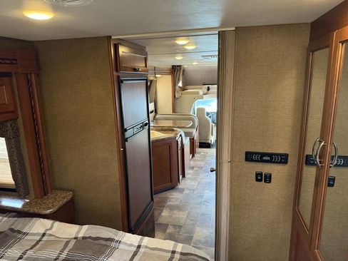 Used 2016 Ford E-450 and Econoline 450 Super Duty w/ Motorhome Prep Package image 66