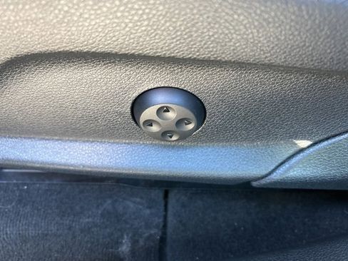 Used 2018 Mercedes-Benz GLC 300 4MATIC image 15