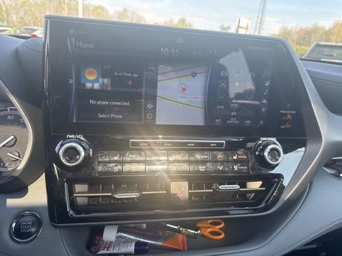 Used 2022 Toyota Highlander Limited image 13
