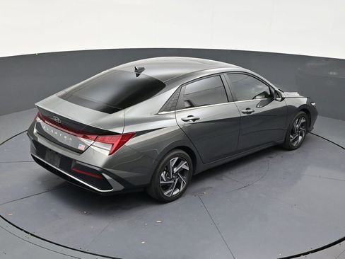 Used 2025 Hyundai Elantra SEL FWD image 17