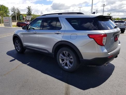 Used 2022 Ford Explorer XLT w/ Equipment Group 202A AWD/4WD image 5