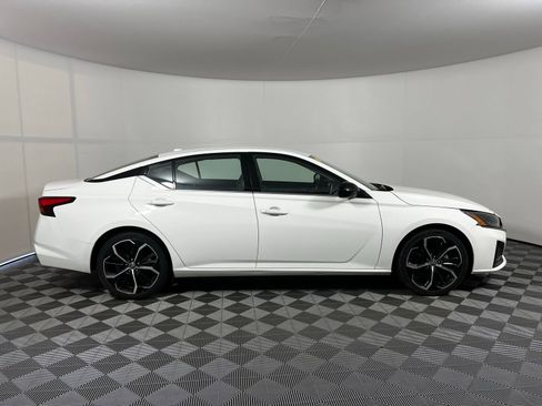 Used 2024 Nissan Altima 2.5 SR image 4
