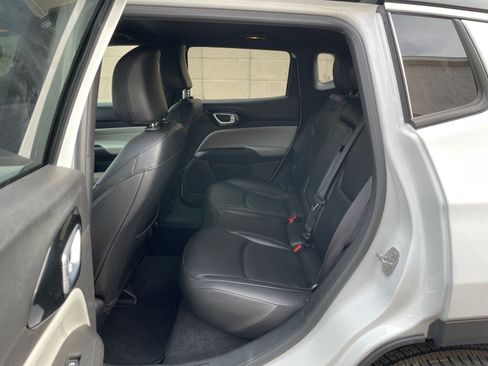 Used 2025 Jeep Compass Limited image 25