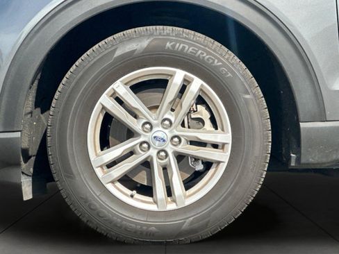 Used 2023 Ford Explorer XLT image 32