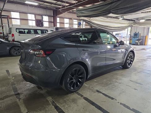 Used 2022 Tesla Model Y Long Range AWD/4WD image 5